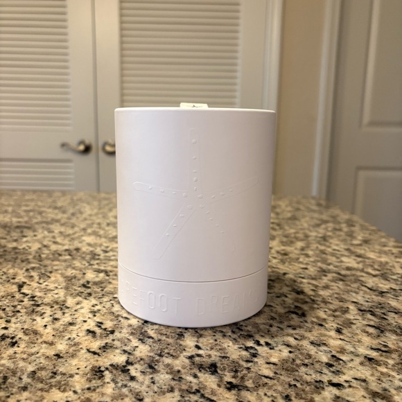 NWT Barefoot Dreams Candle in Gardenia (11 oz) - Picture 7 of 8